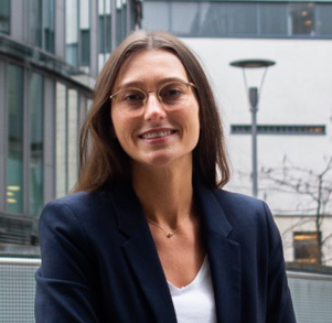 Frau Nadine Pusch